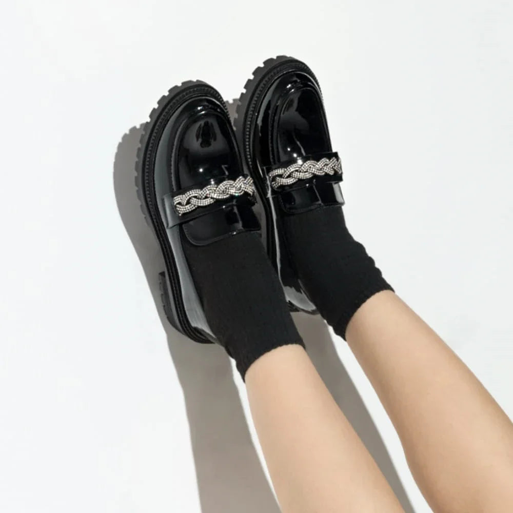 Mocasín mujer Weide negro en charol con hebilla metálica y suela antideslizante elegante y cómodo